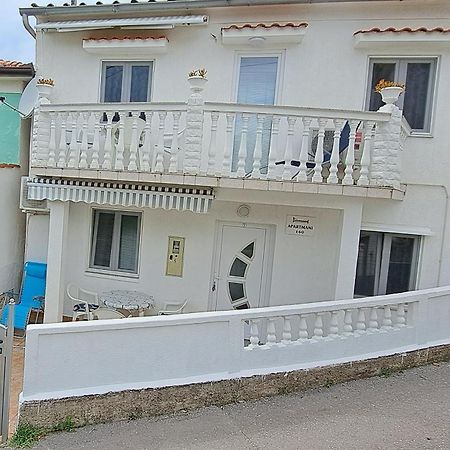 Apartmani Ana-Lora Lopar Eksteriør billede
