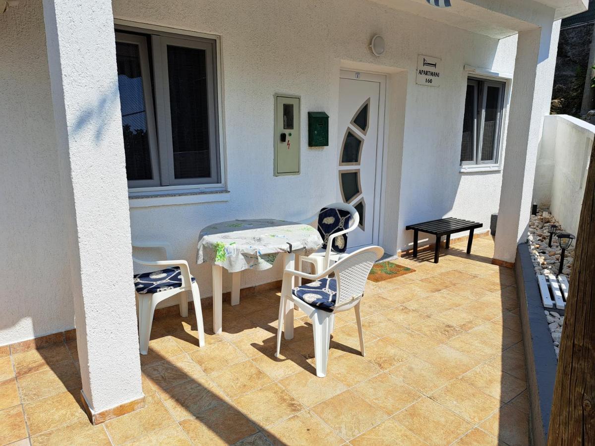 Apartmani Ana-Lora Lopar Eksteriør billede