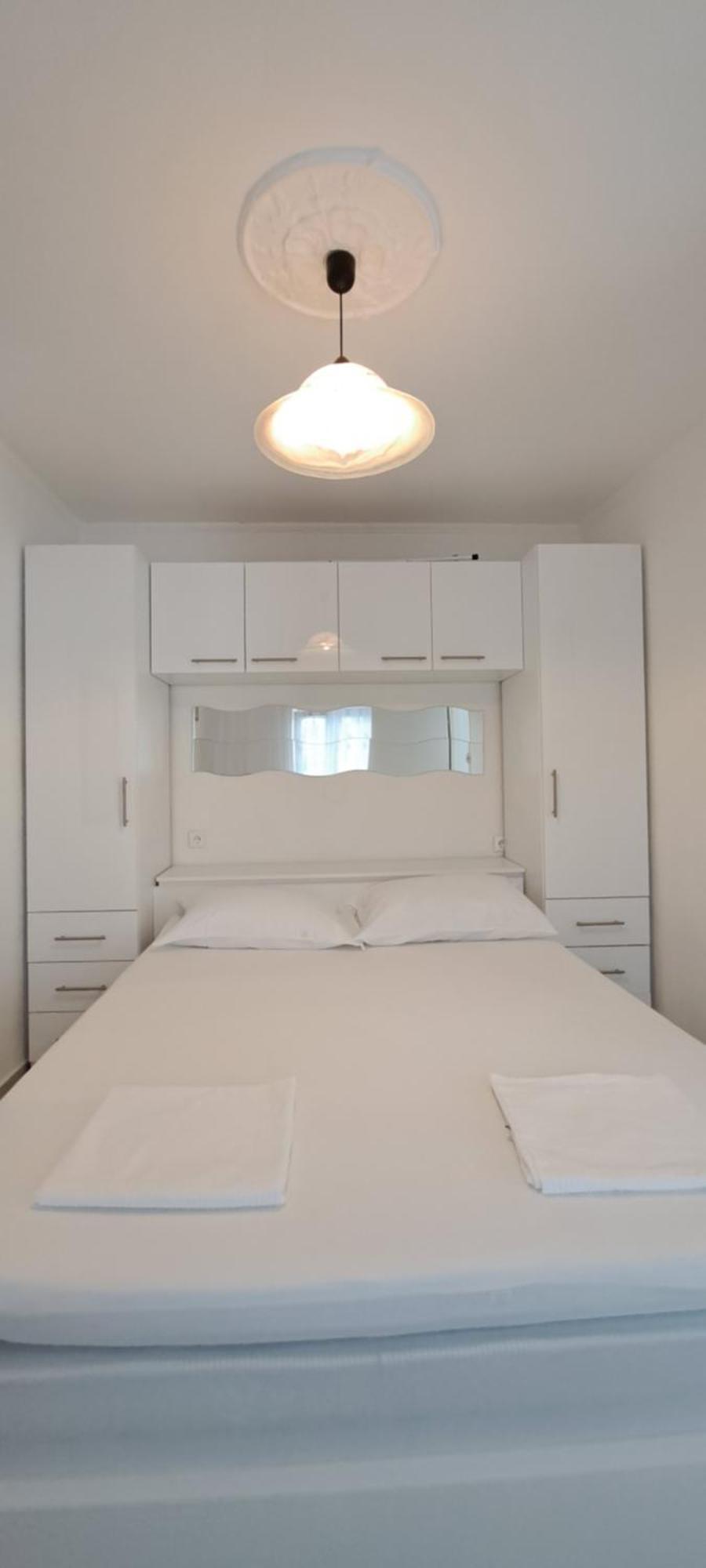 Apartmani Ana-Lora Lopar Eksteriør billede