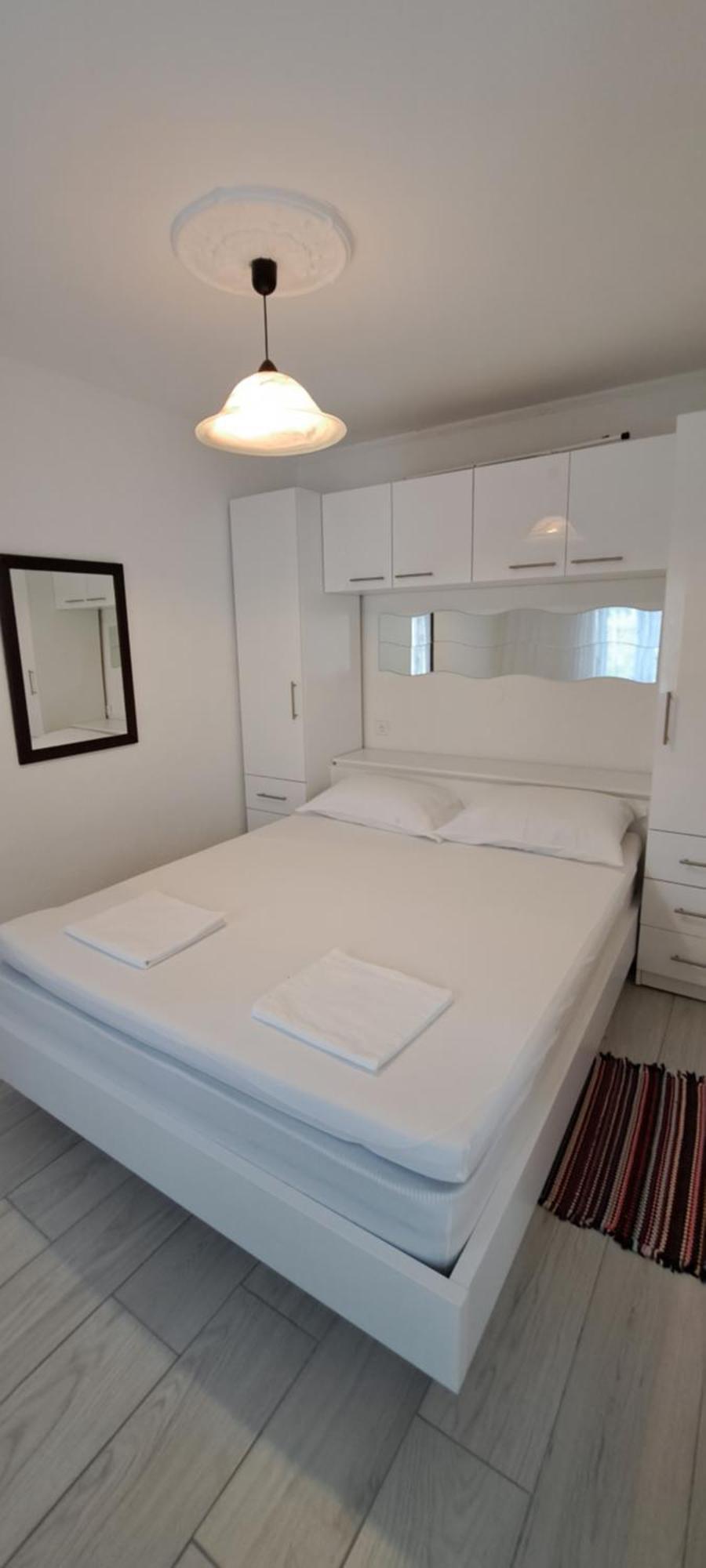 Apartmani Ana-Lora Lopar Eksteriør billede