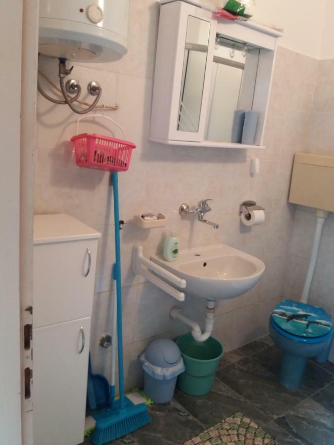 Apartmani Ana-Lora Lopar Eksteriør billede